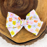 Watercolor Daisy Handtied